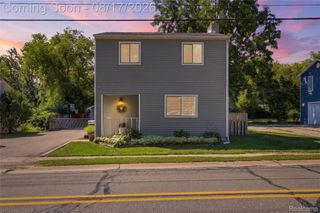 572 Atwater Street, Lake Orion Village, MI 48362