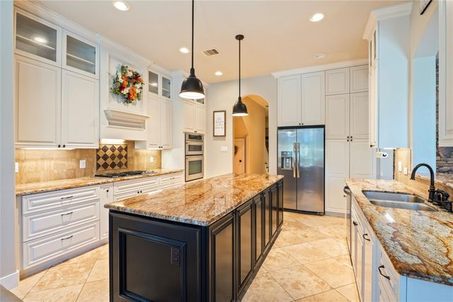 904 Mossy Oak Court, Friendswood, TX 77546