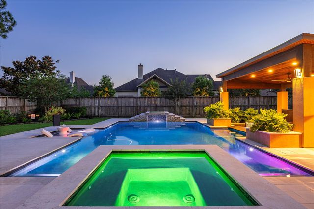 904 Mossy Oak Court, Friendswood, TX 77546