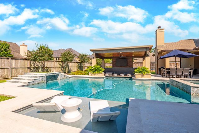 904 Mossy Oak Court, Friendswood, TX 77546