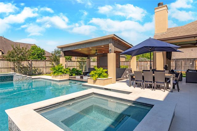 904 Mossy Oak Court, Friendswood, TX 77546