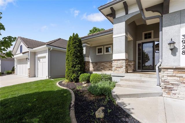 3928 NE INDEPENDENCE Avenue, Lee's Summit, MO 64064