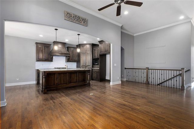 3928 NE INDEPENDENCE Avenue, Lee's Summit, MO 64064