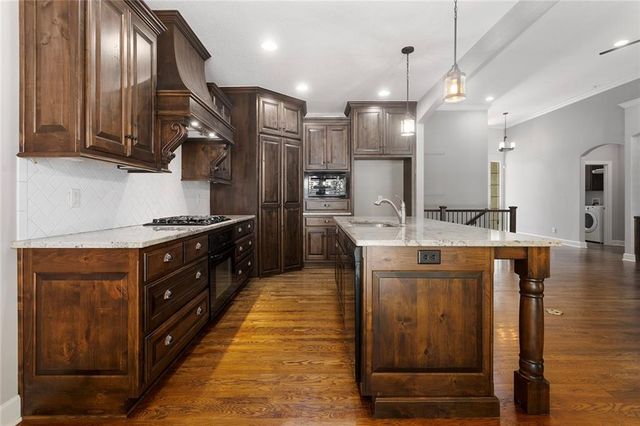 3928 NE INDEPENDENCE Avenue, Lee's Summit, MO 64064