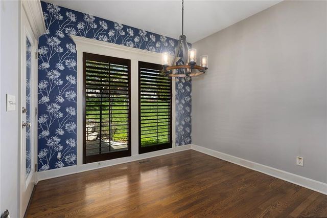 3928 NE INDEPENDENCE Avenue, Lee's Summit, MO 64064
