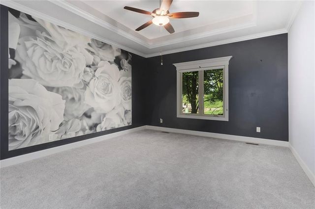 3928 NE INDEPENDENCE Avenue, Lee's Summit, MO 64064