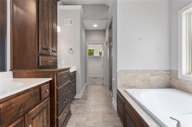 3928 NE INDEPENDENCE Avenue, Lee's Summit, MO 64064