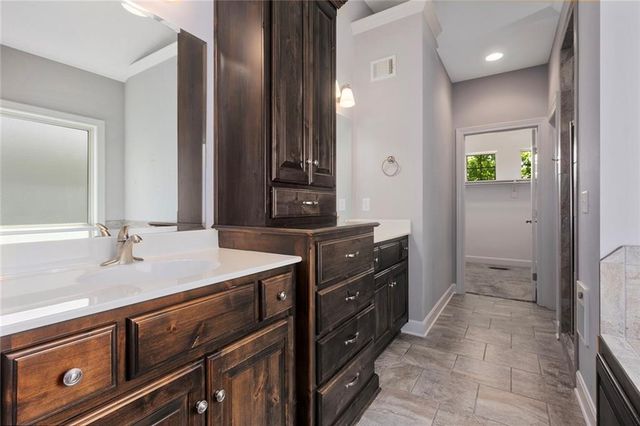 3928 NE INDEPENDENCE Avenue, Lee's Summit, MO 64064