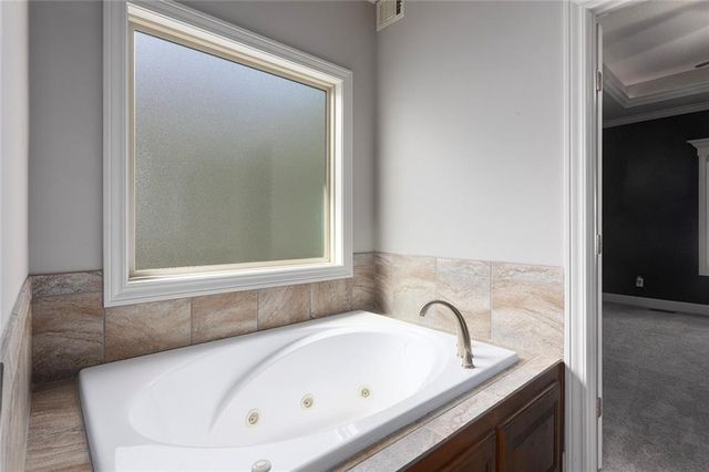 3928 NE INDEPENDENCE Avenue, Lee's Summit, MO 64064