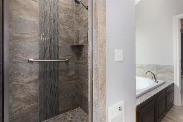 3928 NE INDEPENDENCE Avenue, Lee's Summit, MO 64064