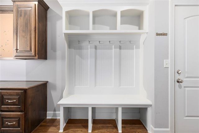 3928 NE INDEPENDENCE Avenue, Lee's Summit, MO 64064