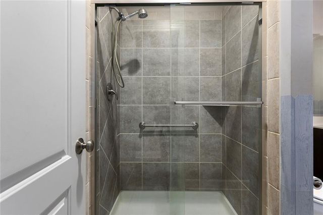 3928 NE INDEPENDENCE Avenue, Lee's Summit, MO 64064