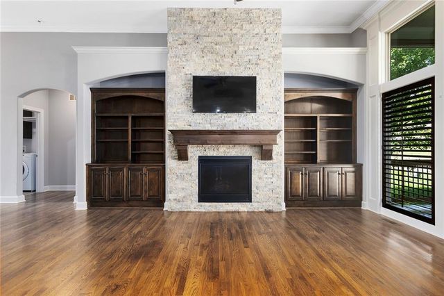 3928 NE INDEPENDENCE Avenue, Lee's Summit, MO 64064