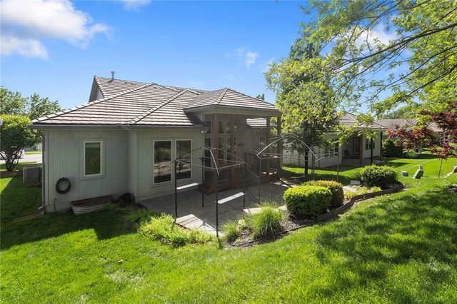 3928 NE INDEPENDENCE Avenue, Lee's Summit, MO 64064