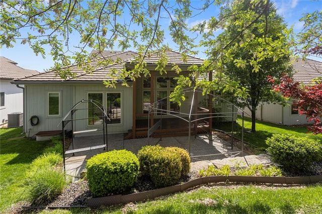 3928 NE INDEPENDENCE Avenue, Lee's Summit, MO 64064