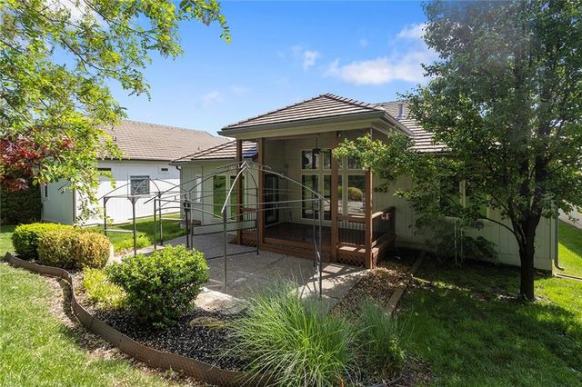 3928 NE INDEPENDENCE Avenue, Lee's Summit, MO 64064