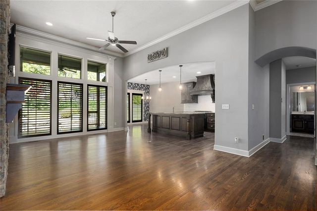3928 NE INDEPENDENCE Avenue, Lee's Summit, MO 64064