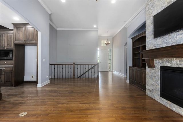 3928 NE INDEPENDENCE Avenue, Lee's Summit, MO 64064
