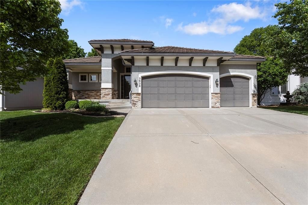 3928 NE INDEPENDENCE Avenue, Lee's Summit, MO 64064