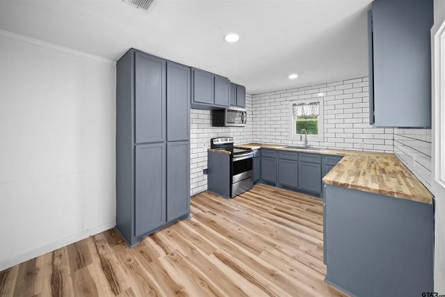 907 Henderson St., Jacksonville, TX 75766