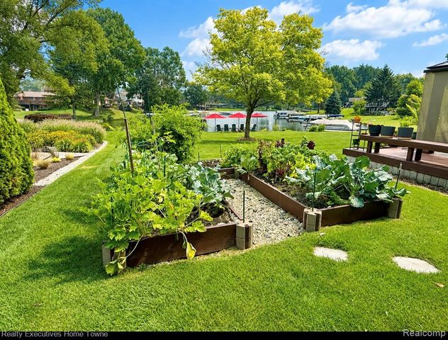3460 Ramada Drive, Highland, MI 48356