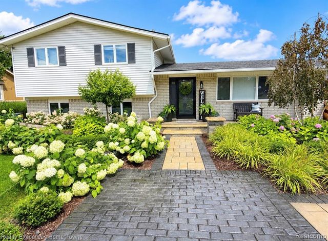 3460 Ramada Drive, Highland, MI 48356