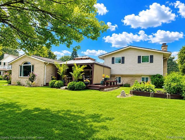 3460 Ramada Drive, Highland, MI 48356