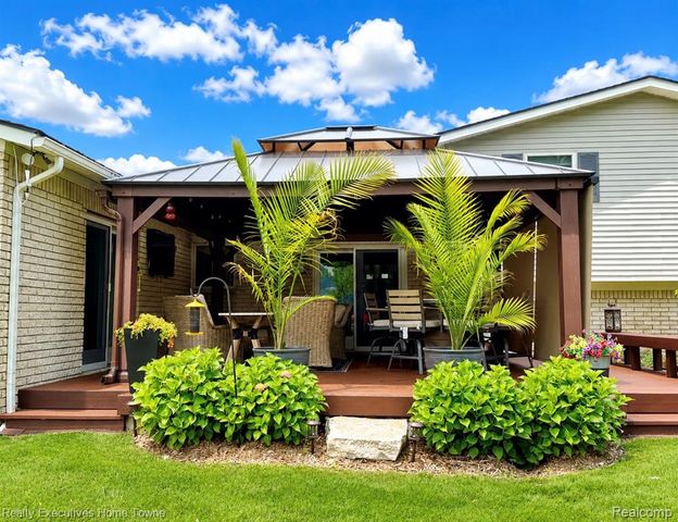 3460 Ramada Drive, Highland, MI 48356