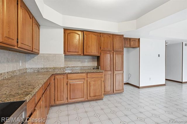 20077 Gill Road, Livonia, MI 48152