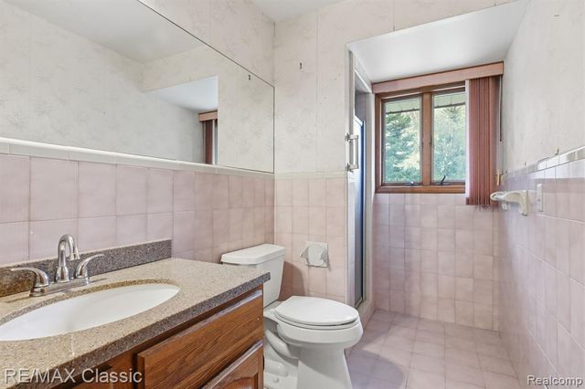 20077 Gill Road, Livonia, MI 48152