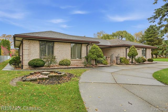 20077 Gill Road, Livonia, MI 48152