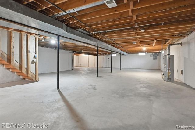 20077 Gill Road, Livonia, MI 48152