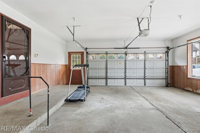 20077 Gill Road, Livonia, MI 48152