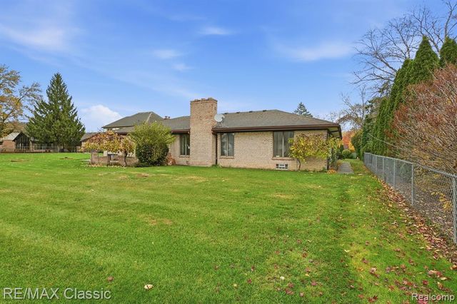 20077 Gill Road, Livonia, MI 48152