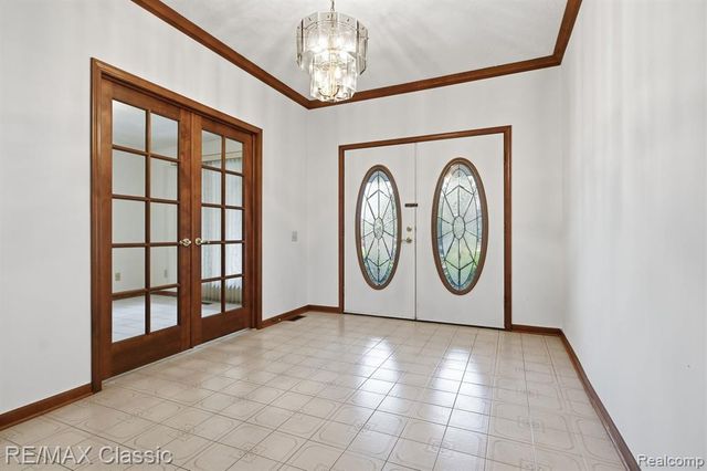 20077 Gill Road, Livonia, MI 48152