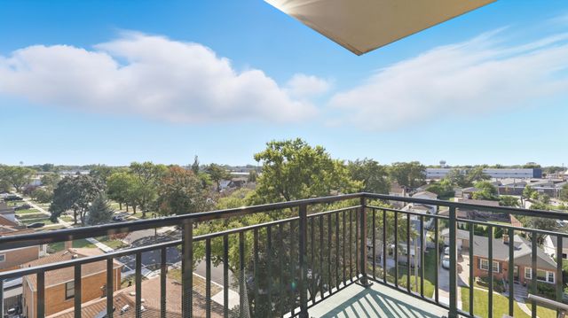 9355 Irving Park Road 522, Schiller Park, IL 60176