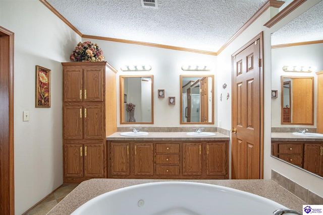 85 Oaklawn Court, Brandenburg, KY 40108
