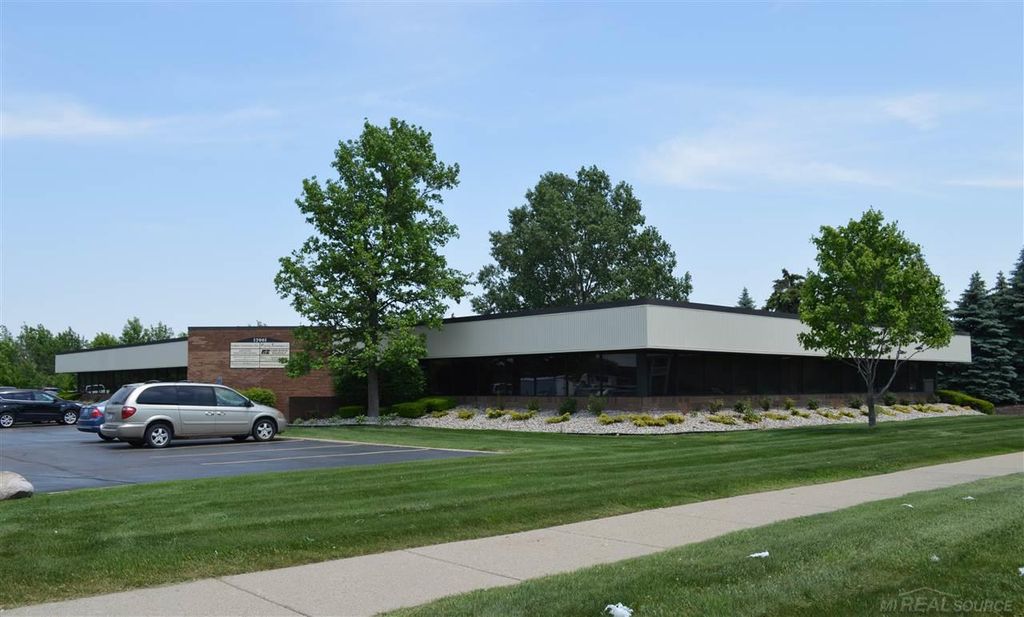 17001 19 Mile Road, Clinton Township, MI 48038