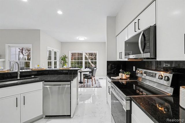 4116 Split Rail Lane, Fenton, MI 48430