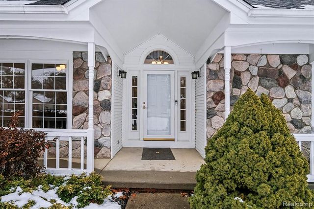 4116 Split Rail Lane, Fenton, MI 48430