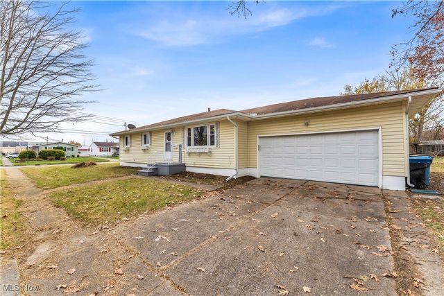 2246 Utica Avenue, Lorain, OH 44052