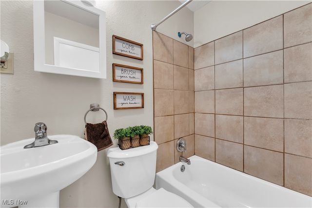 2246 Utica Avenue, Lorain, OH 44052