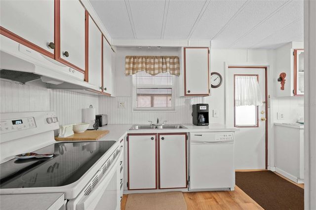 37100 8TH AVENUE, Zephyrhills, FL 33542