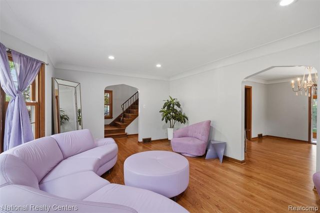169 Mckinley Avenue, Grosse Pointe Farms, MI 48236