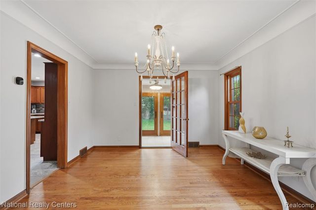 169 Mckinley Avenue, Grosse Pointe Farms, MI 48236