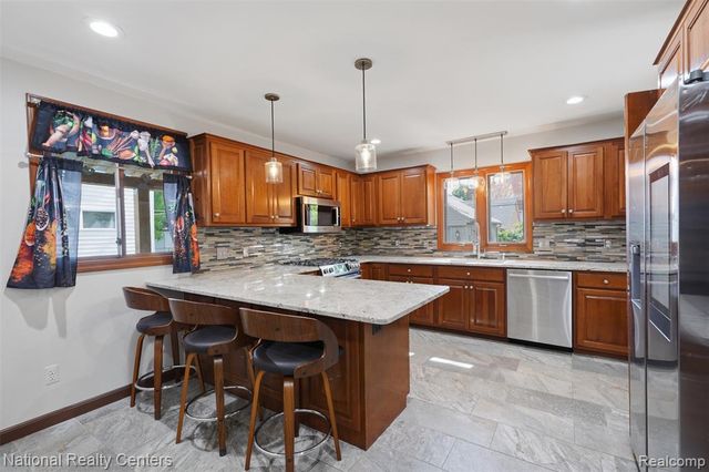 169 Mckinley Avenue, Grosse Pointe Farms, MI 48236