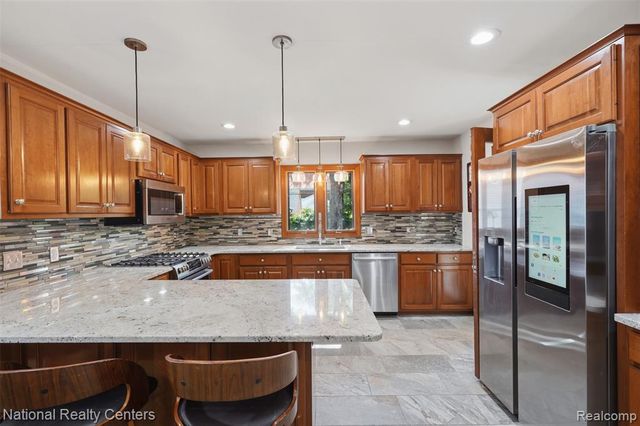169 Mckinley Avenue, Grosse Pointe Farms, MI 48236