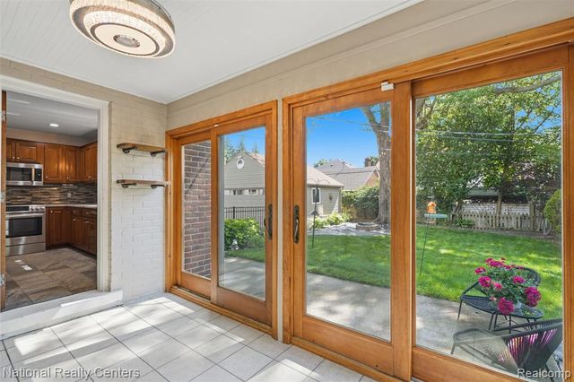 169 Mckinley Avenue, Grosse Pointe Farms, MI 48236