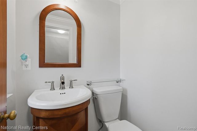169 Mckinley Avenue, Grosse Pointe Farms, MI 48236