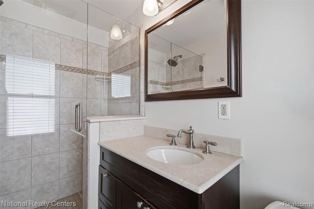 169 Mckinley Avenue, Grosse Pointe Farms, MI 48236